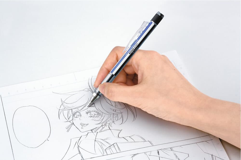 Tombow MONO graph 0,5 mm třepací tužka v ruce