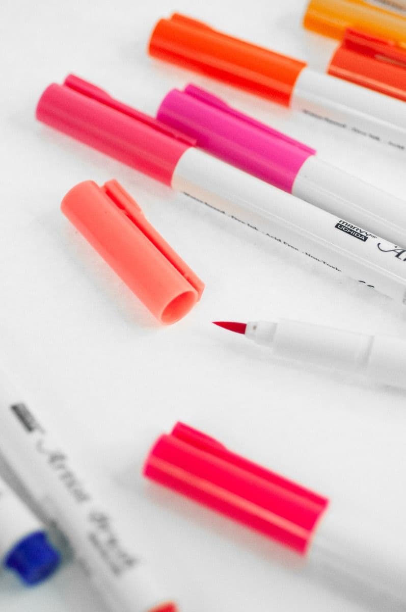 Psaní kaligrafie Marvy Artist Brush pen růžová