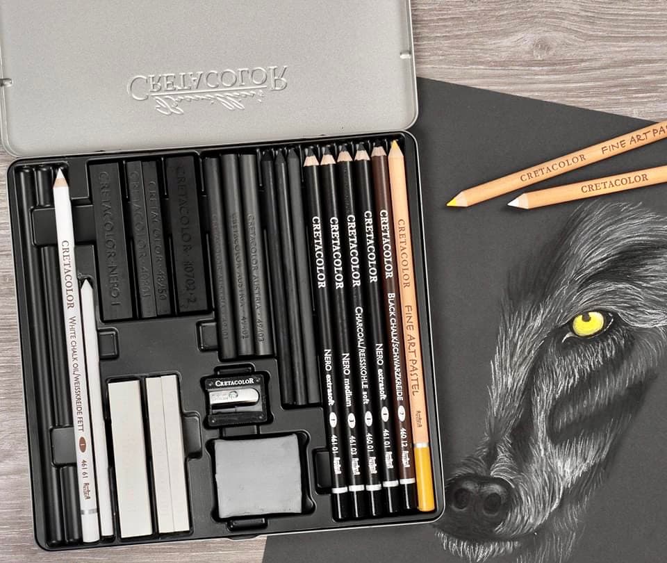 Detail hrotu Cretacolor měkkého uhlu v tužce