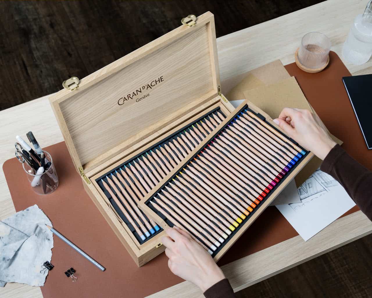 Prémiové pastelky Caran d’Ache Luminance 6901.900 – dřevěný kufřík 112 ks + Parker Jotter XL ZDARMA | Luminance + Parker | Dárek | Luxusní pastelky | vytvarny-shop.cz 3