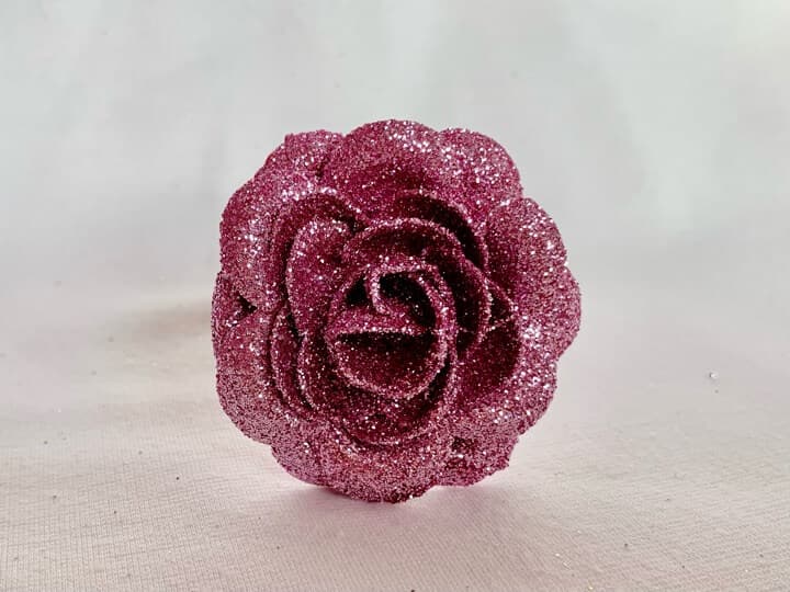 Glitrová růžová růžička na jehli vánoční dekorace