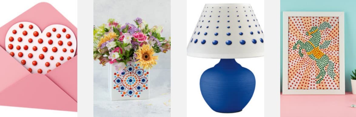 Detail hrotu Marabu tečkovacího pera modrá barva