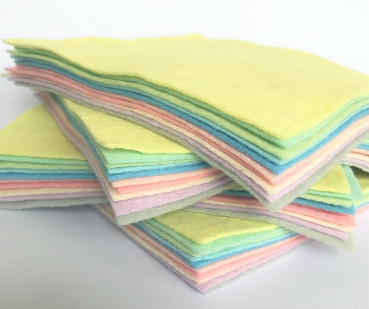 Detail zelené pastelové barvy Titanum filc formát A4