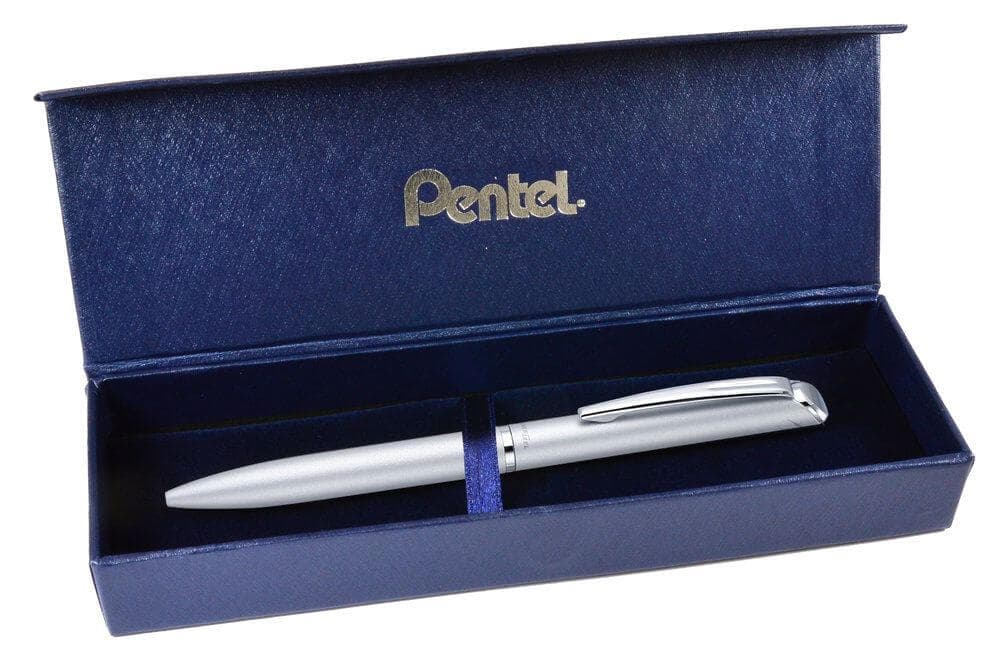 Pentel Energel gelové pero detail hrotu při psaní