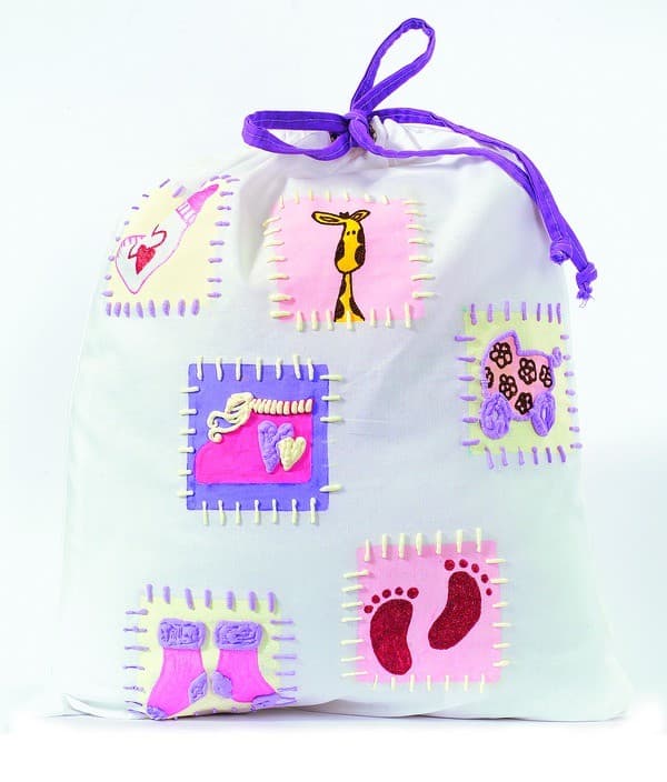 Třpytivá růžová barva Marabu liner detail víčka