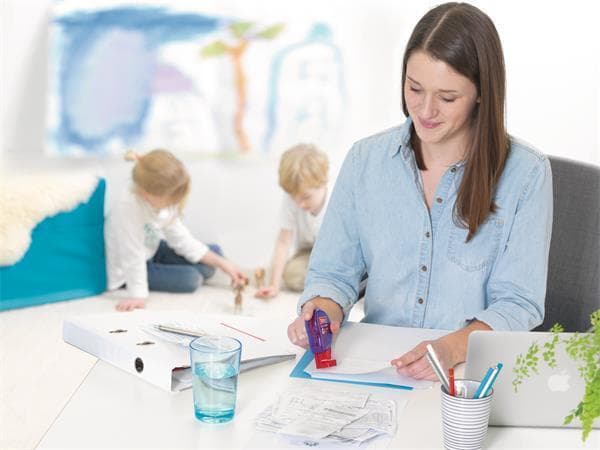 Použití lepícího razítka Tesa při scrapbookingu