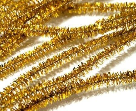 Detail zlatého plyšového drátu Heyda 8 mm