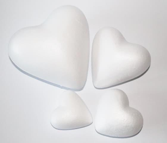 Detail bílého polystyrénového srdce Meyco 8 cm
