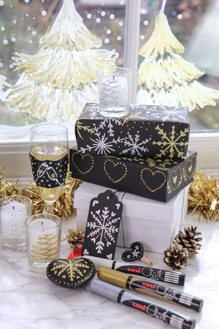 Bílý křídový popisovač Uni odolný vůči dešti