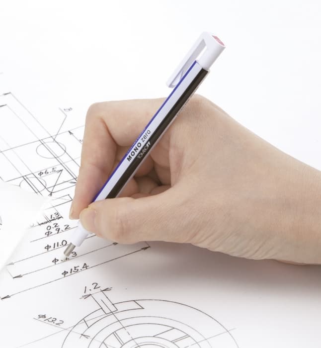 Detail náplně Tombow Mono Zero pro přesné mazání