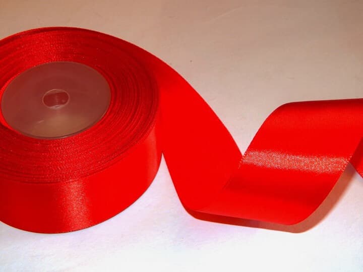 AKSA saténová stuha červená 12mm dekorační role