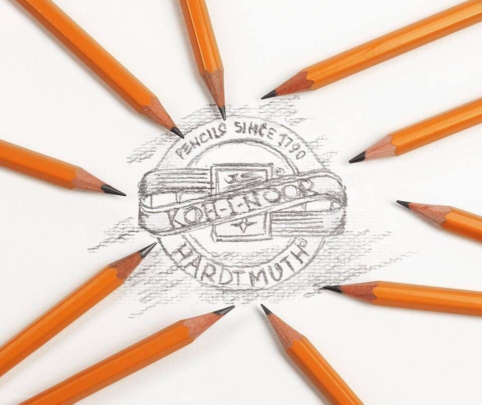 Detail grafitové tužky Koh-i-Noor 1500 4B kreslení