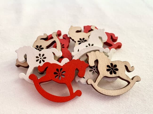 Dřevěné dekorace houpací koníci vánoční sada 6 kusů