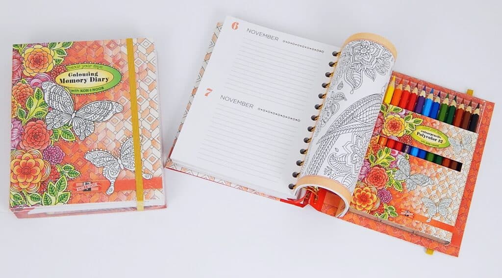 Omalovánkový diář Koh-i-Noor s 12 pastelkami Polycolor