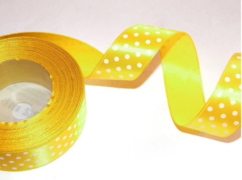 AKSA zlatá saténová stuha s puntíky 12mm