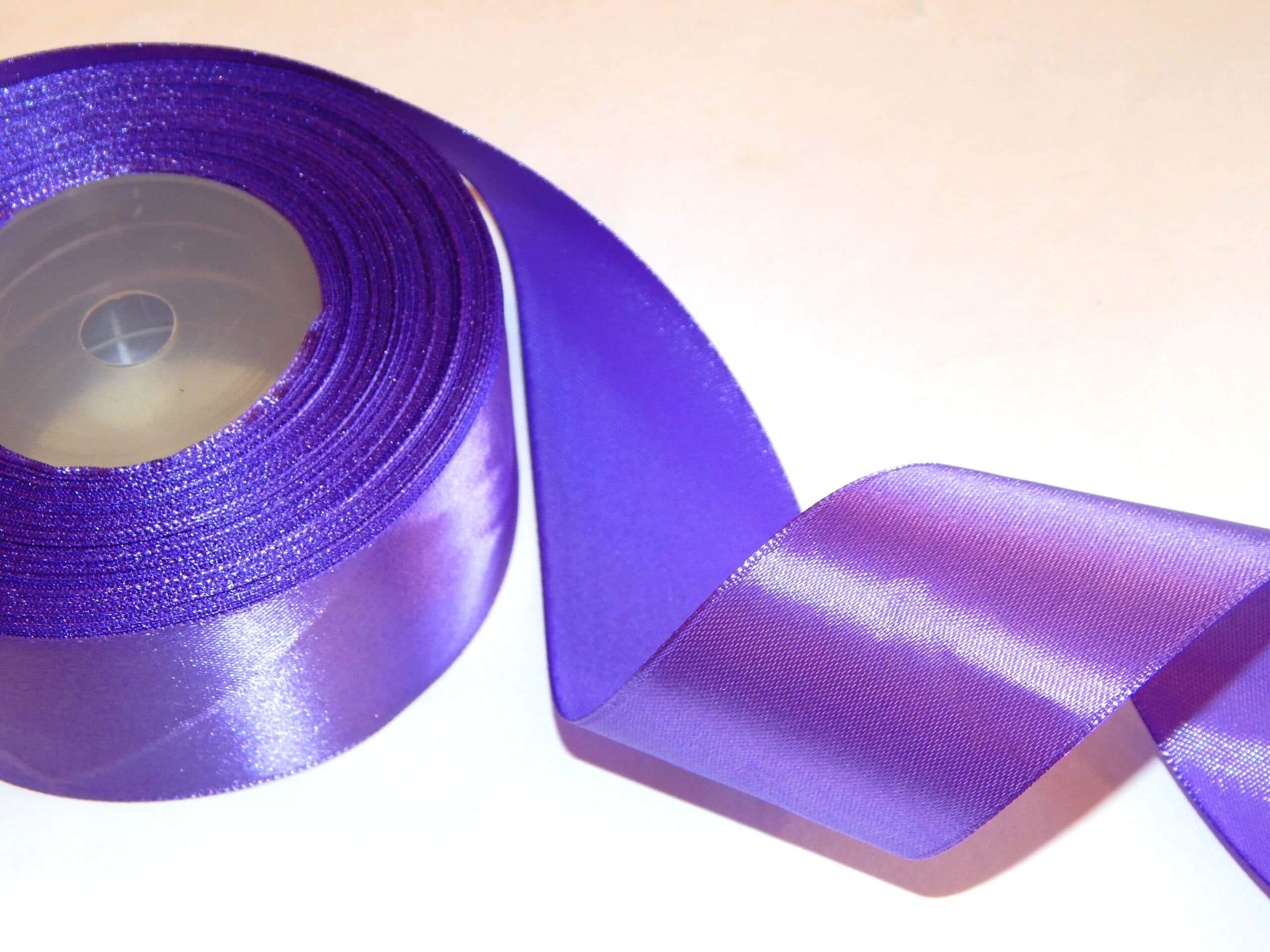 AKSA saténová stuha fialová 12mm dekorační role