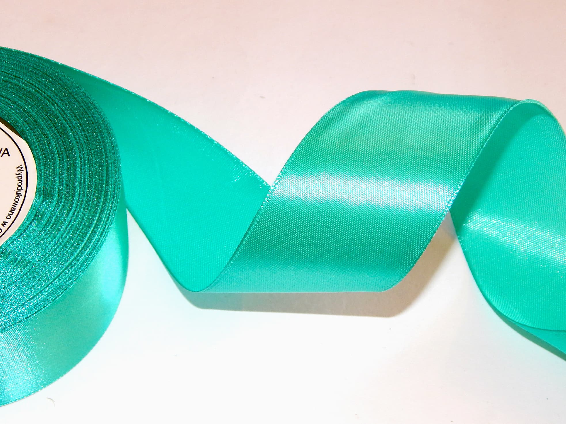 AKSA saténová stuha zelená smaragd 12mm dekorační