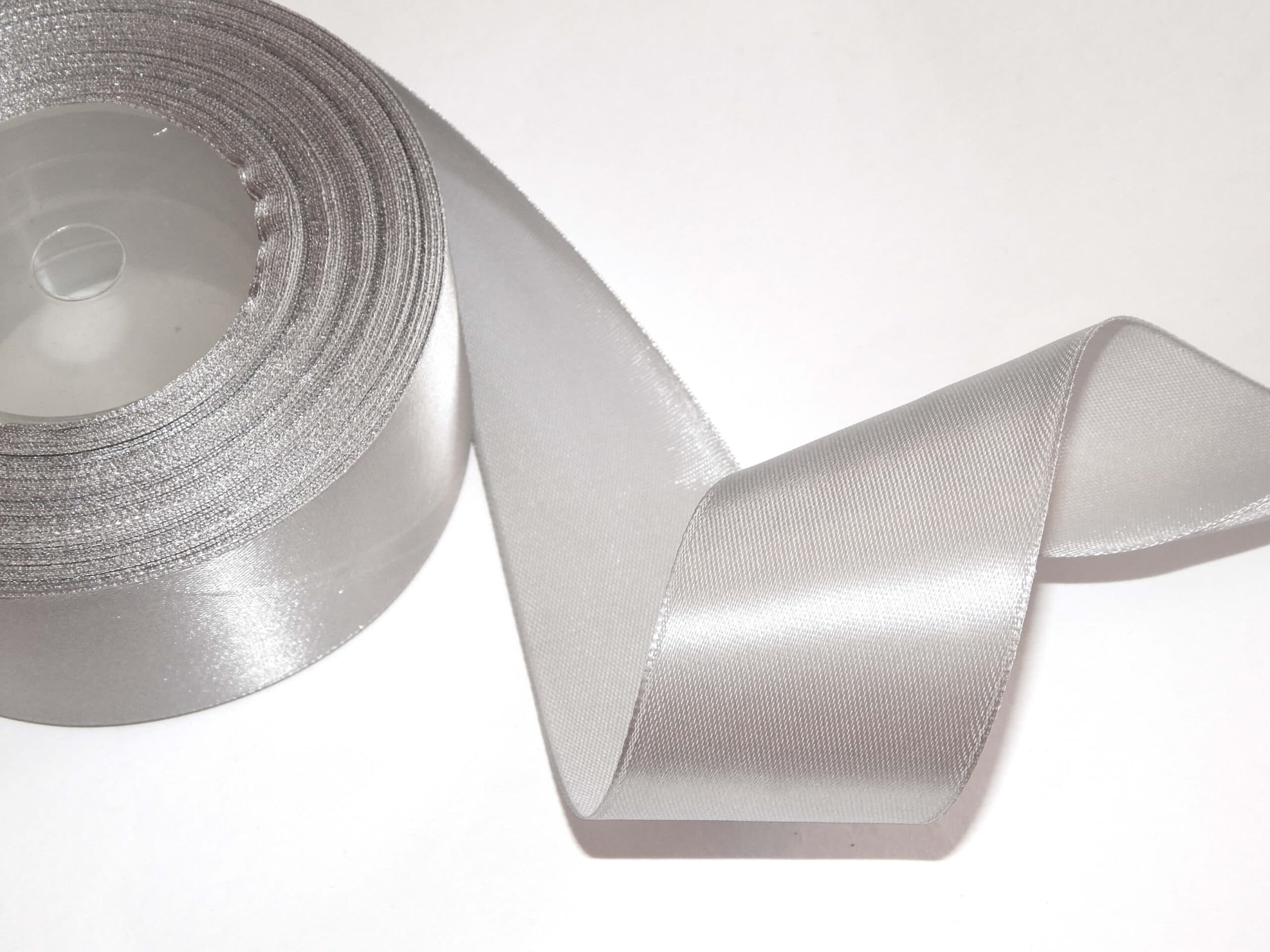 AKSA saténová stuha stříbrná 12mm dekorační role